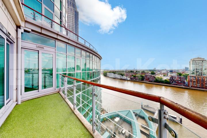 Stunning 3 bed 3 bath overlooking the Thames Flagstaff House St George Wharf, Vauxhall